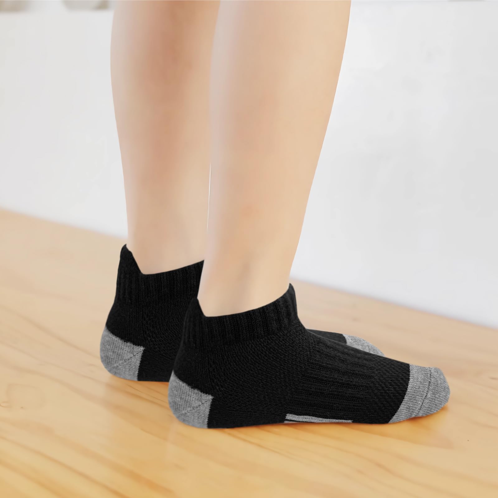Bemeol Calcetines para niños, 18 pares de calcetines de tobillo para correr y correr, calcetines de tobillo de corte bajo para niños pequeños y grandes (5-7 años)