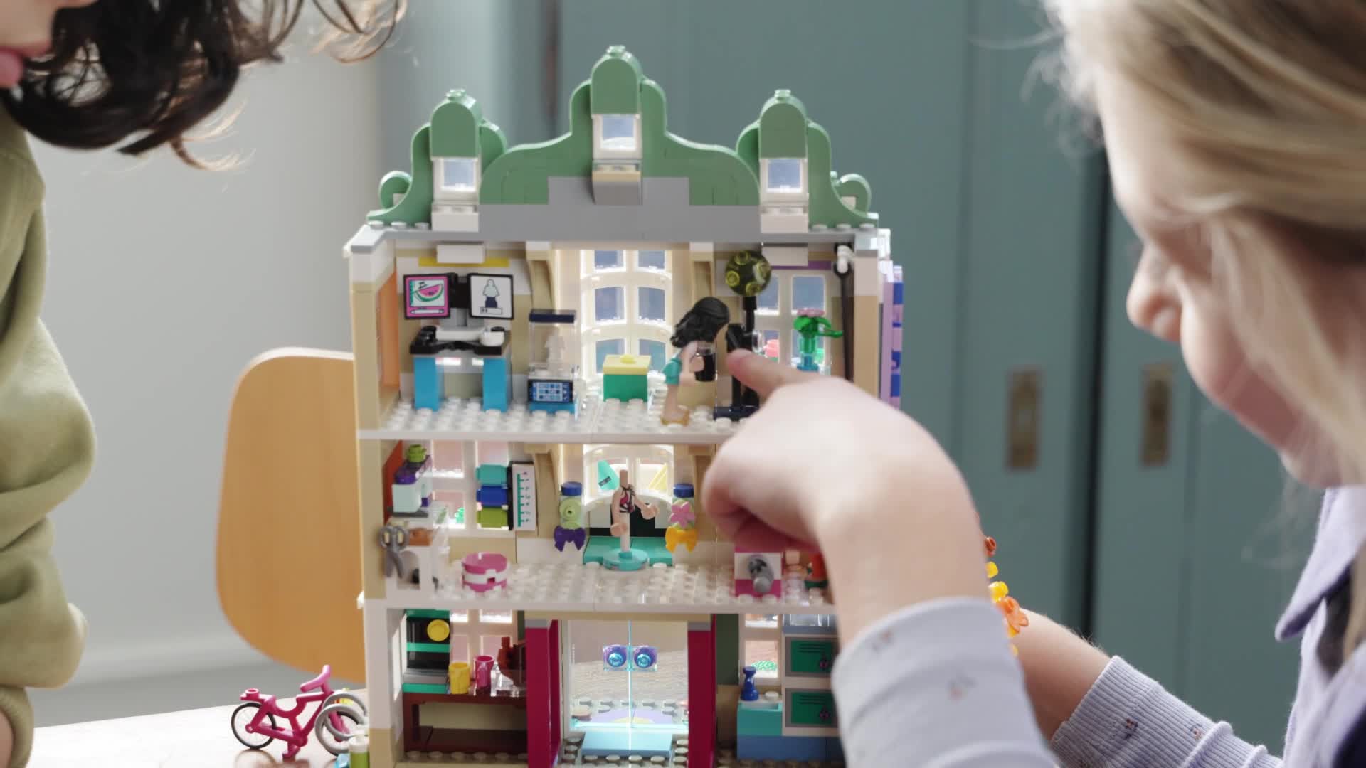 Amazon.co.jp: レゴ(LEGO) フレンズ エマのアートスクール 41711