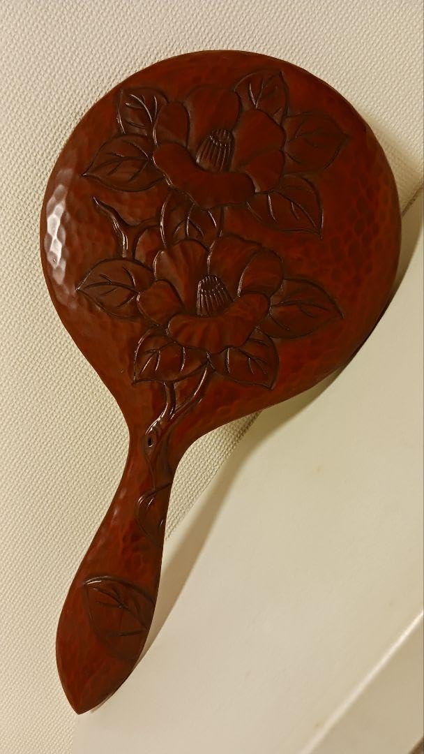 Amazon.co.jp: 鎌倉彫専門店安斎／手鏡 花柄 彫刻 伝統工芸品 KAMAKURA