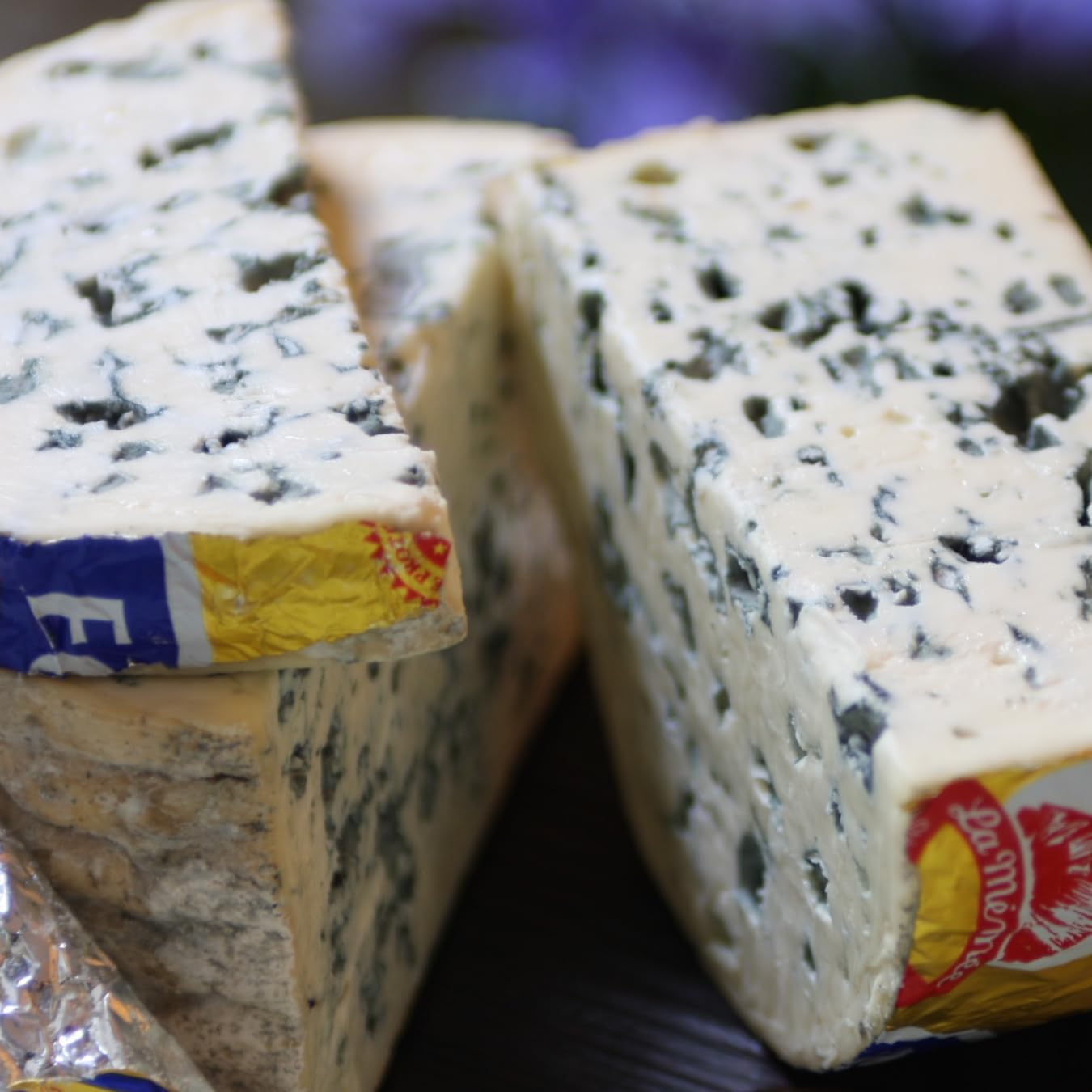 《DELICEMED》Fulm Dambert 3.5 oz (100 g), Blue Cheese, Freshly Cut, Blue Cheese Handcrafted Artisan Freshly Cut FOURME D'AMBERT, 3.5 oz (100 g)
