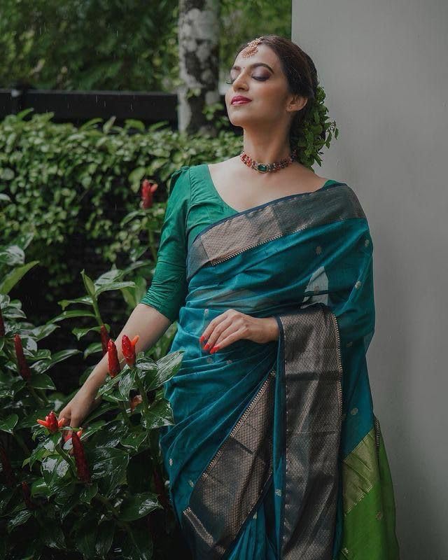 Image of Women's Cotton Woven Soft Sarees With Attach Blouse Piece.