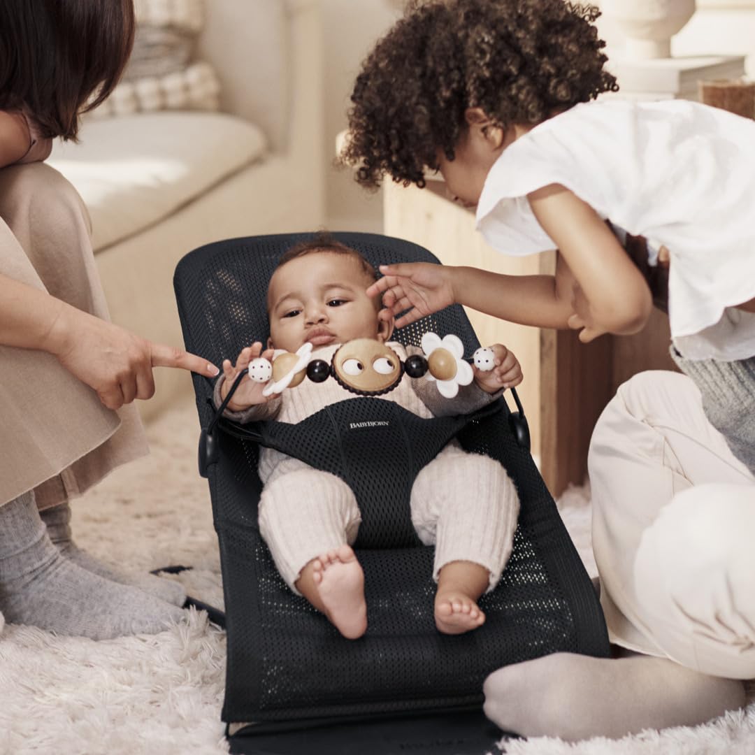 Bundle of BabyBjörn Hamaca Bliss, Tejido, Acolchado clásico, Arena + Juguete para Hamaca, Ojitos traviesos blanco y negro