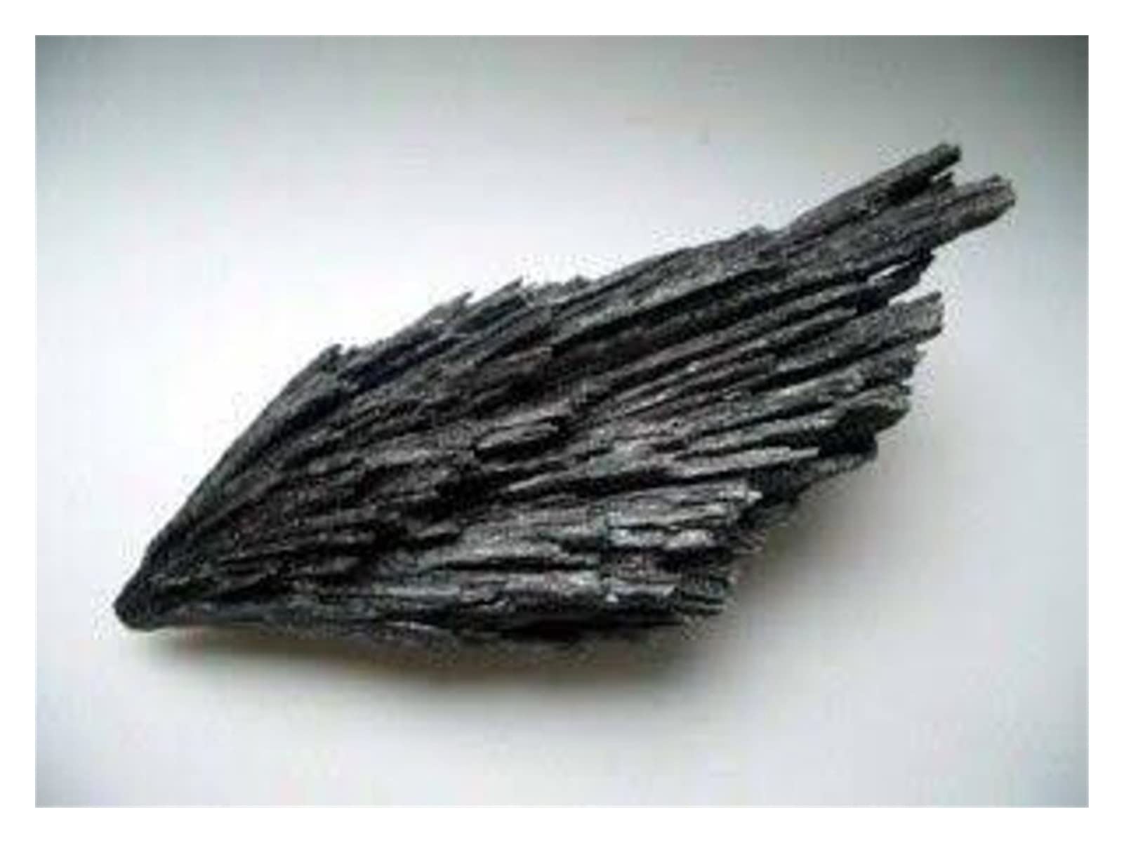 Cristal Naturel Rugueux Cristaux de Cyanite Noire Brute Naturelle Minéral de Cyanite Noire Brute(Wholesale 100g,Small(3-5cm))
