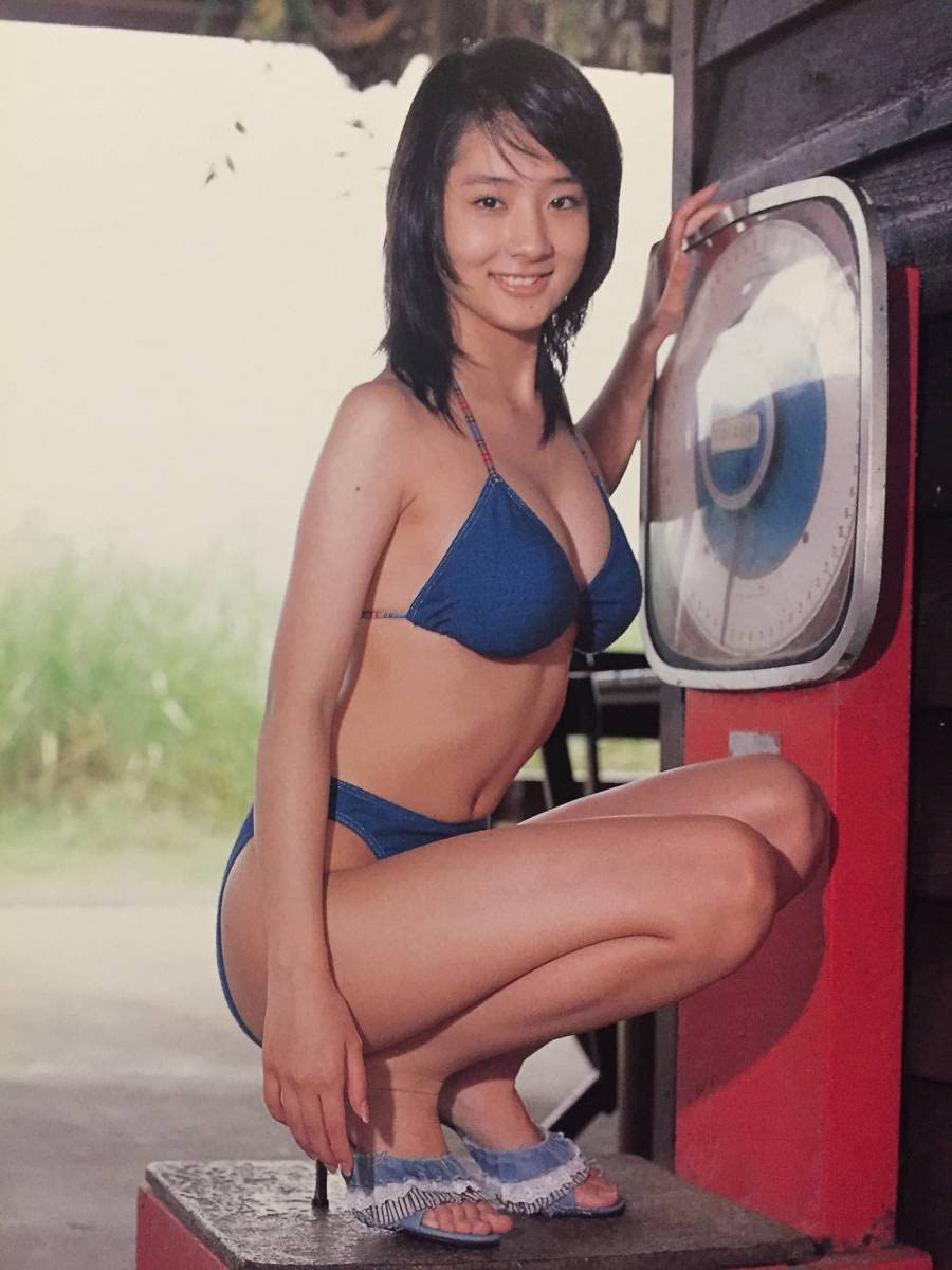 Amazon.co.jp: 古本 帯あり 写真集 おかわり 山本彩乃 撮影:塚田和徳 
