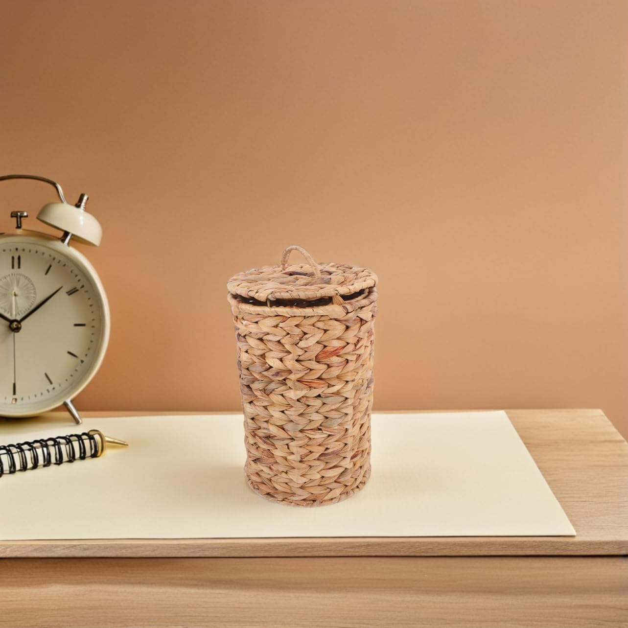 BESTOYARD Cestino Spazzatura Intrecciato in Erba Zucca con Coperchio, Design Traspirante e Compatto, per Soggiorno e Ufficio Rustico e Decorativo