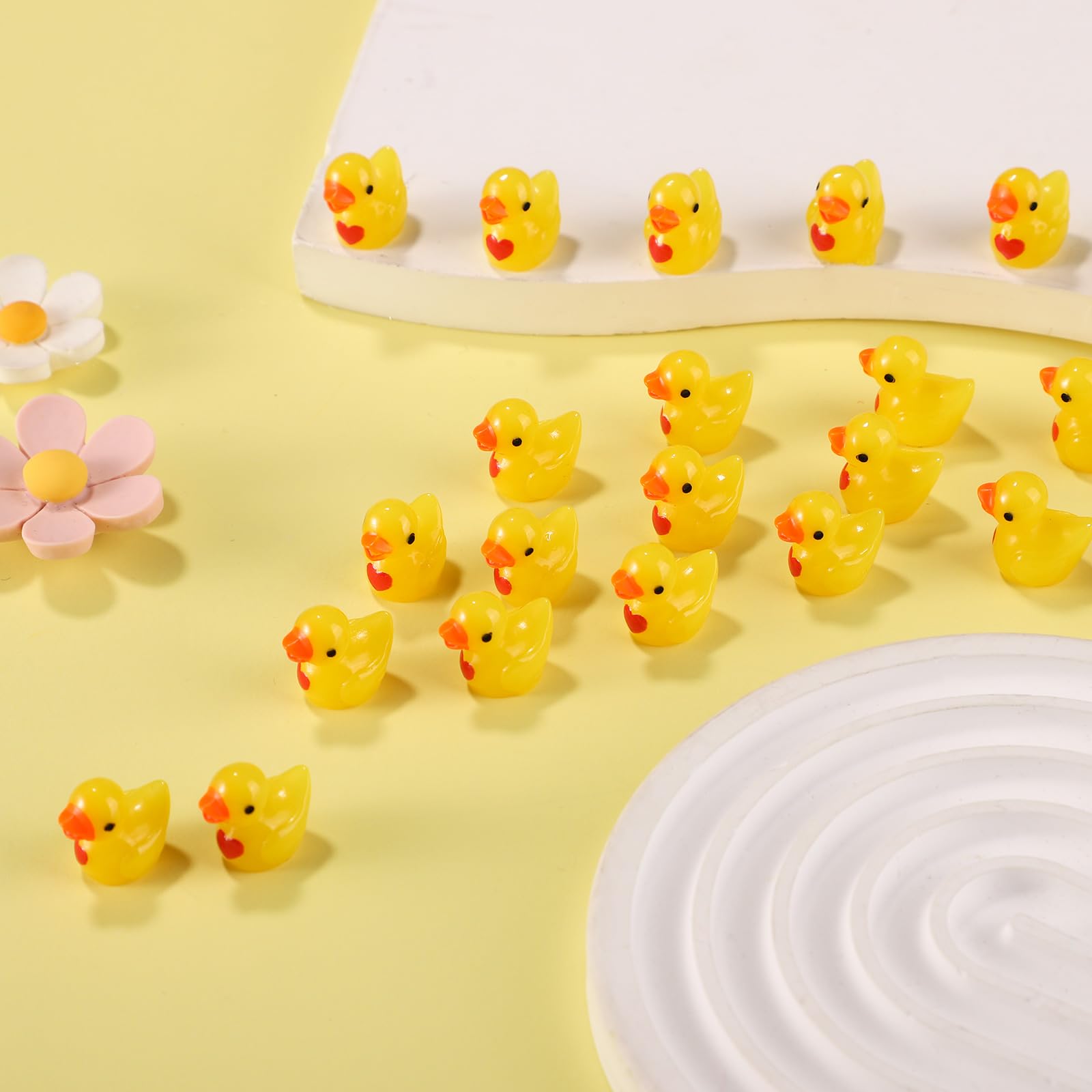 100 Stück Mini-Enten Aus Harz – Gelb Mit Herz, Ca. 1,7 Cm Für Deko, DIY & Spiele