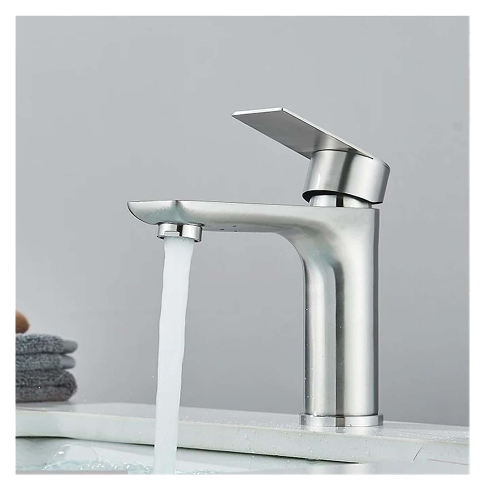 Grue de lavabo mitigeur pour moderniser une petite salle de bain familiale