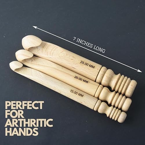 Miniatura 5 de Juego de 3 ganchos de ganchillo grandes, ganchos de hilo de madera con asas ergonómicas de agarre suave, enormes ganchos de ganchillo para mantas