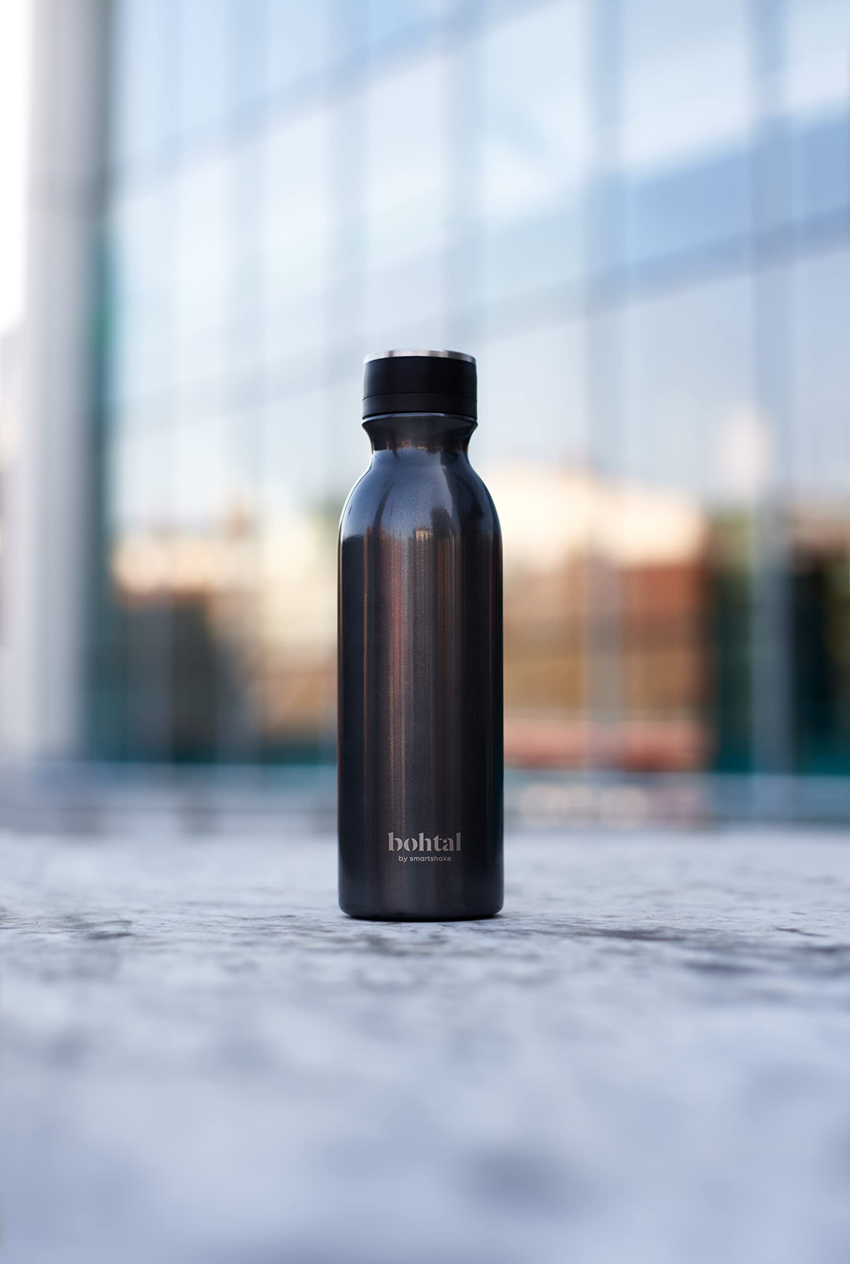 Smartshake Bohtal Doppelt isolierte schwarze Wasserflasche - 600ml Edelstahl Metall Wasserflasche für heiße und kalte Getränke BPA-freie schwarze Wasserflasche Thermo Vakuum Metall Trinkflasche