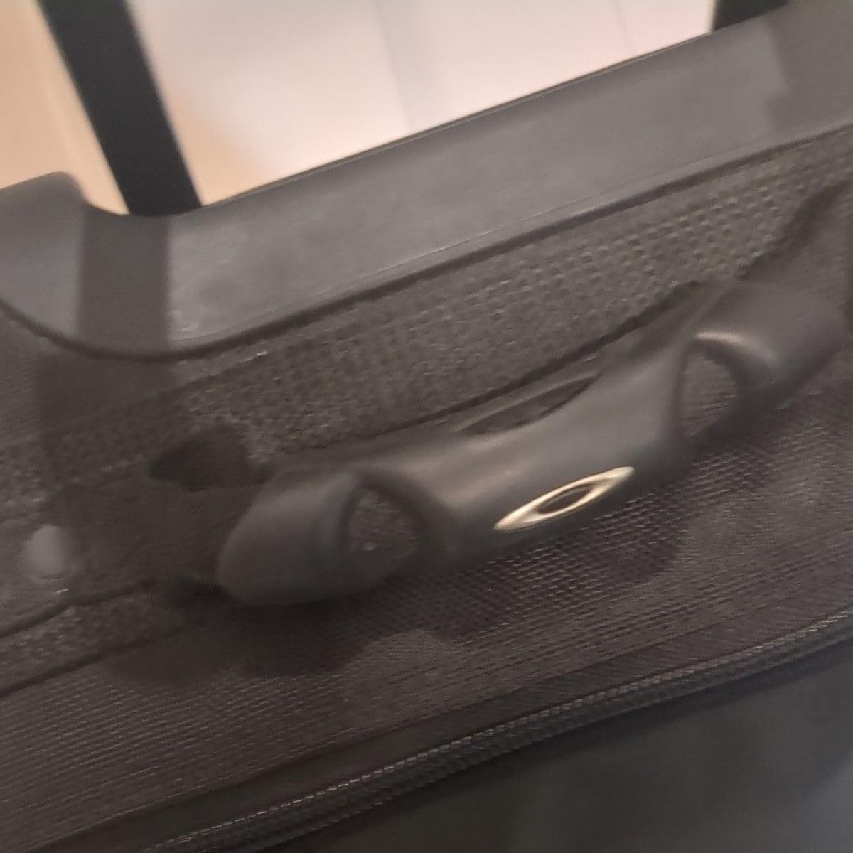 Amazon.co.jp: Oakley WarWagon Carry Bag Rare : Home & Kitchen