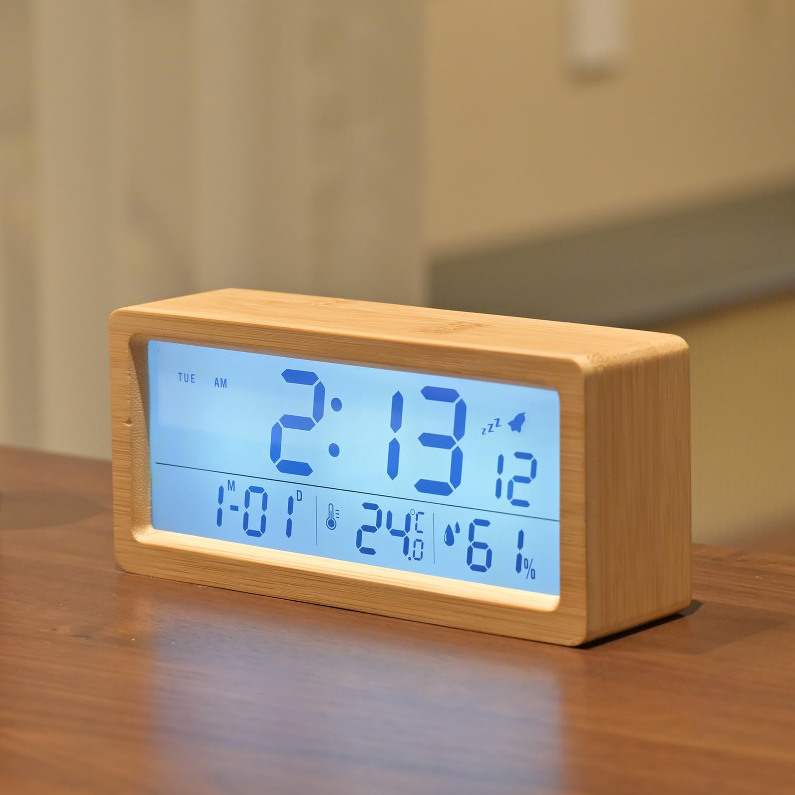 Amazon.co.jp: デジタル目覚まし時計 電池式 木製置き時計 き湿度と