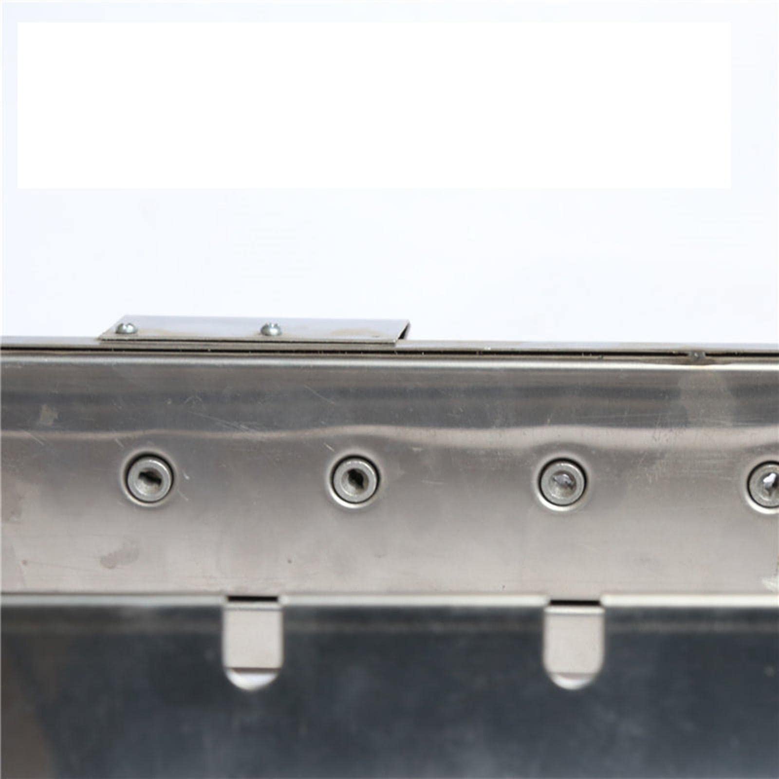 Grillgestell mit Verstellbarer Breite, Tragbar, mit Automatischer Kippfunktion, Werkzeugset, Automatischem Grillset für Rucksackreis, 60cm