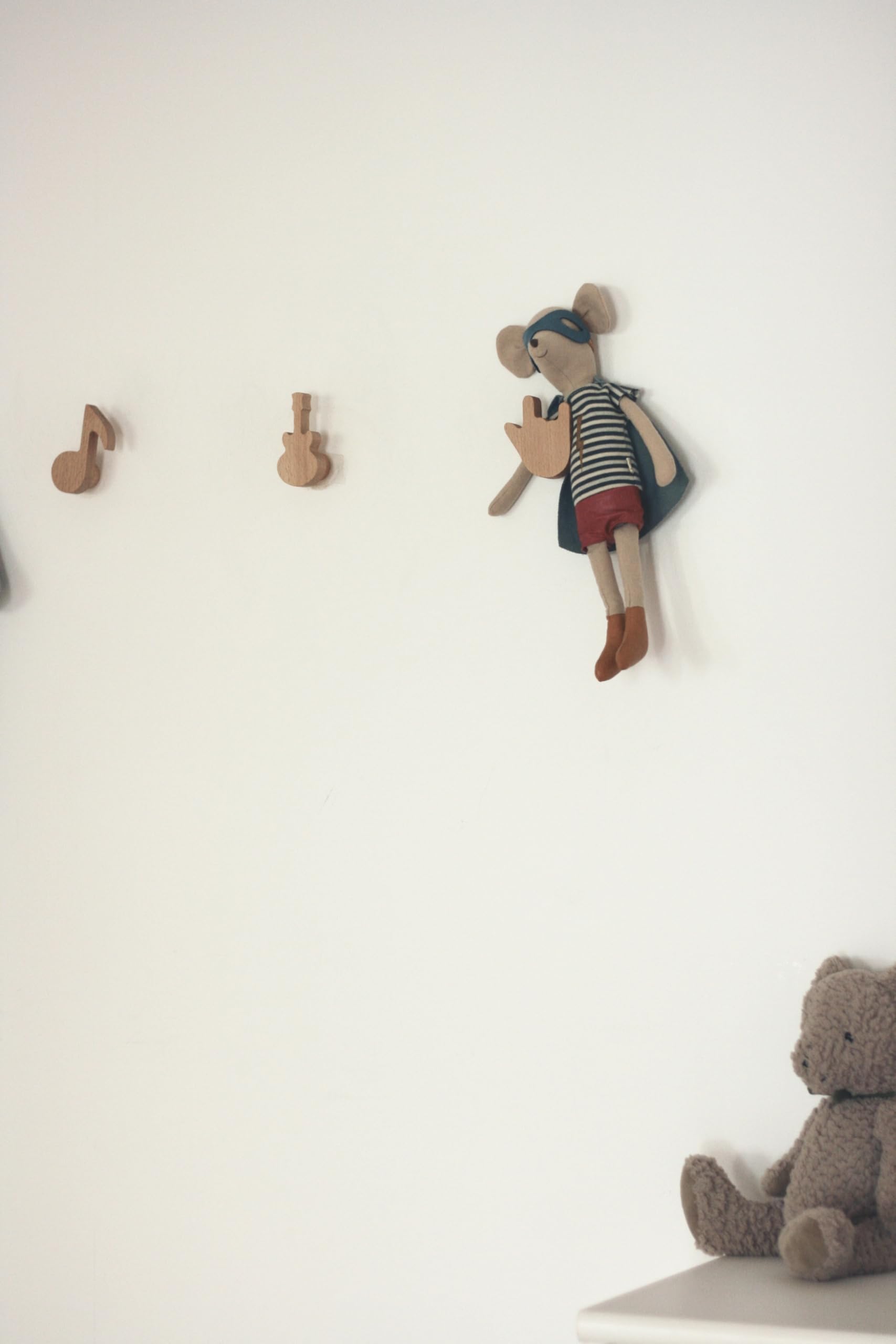 Noti Perchero Infantil Pared Madera Juego de 3 Percheros Infantiles | Colgador infantil pared en madera; diseño de notas musicales con bordes redondeados, ideal para chaquetas.