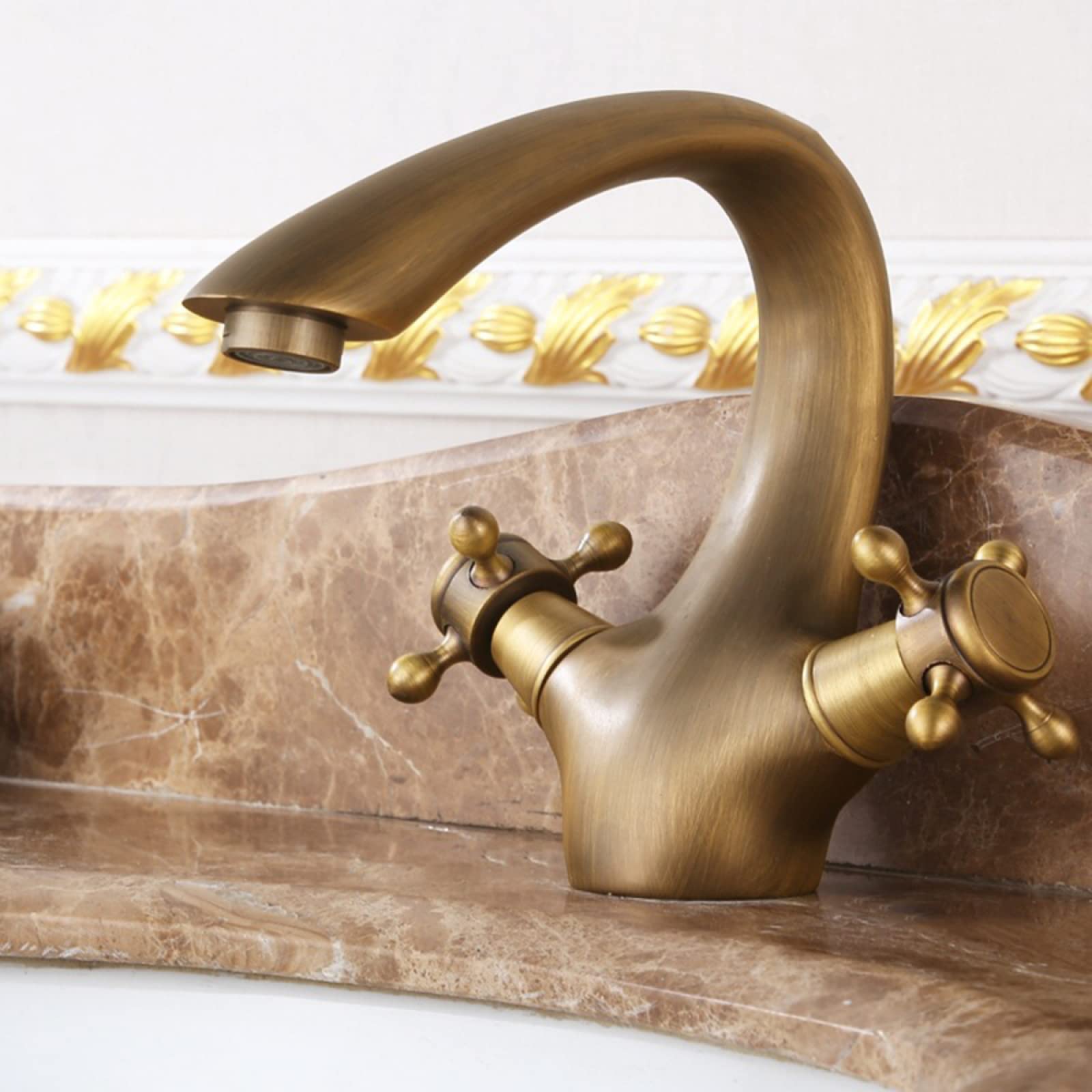 Robinet de lavabo de salle de bain pour retrouver le charme authentique des maisons d'autrefois