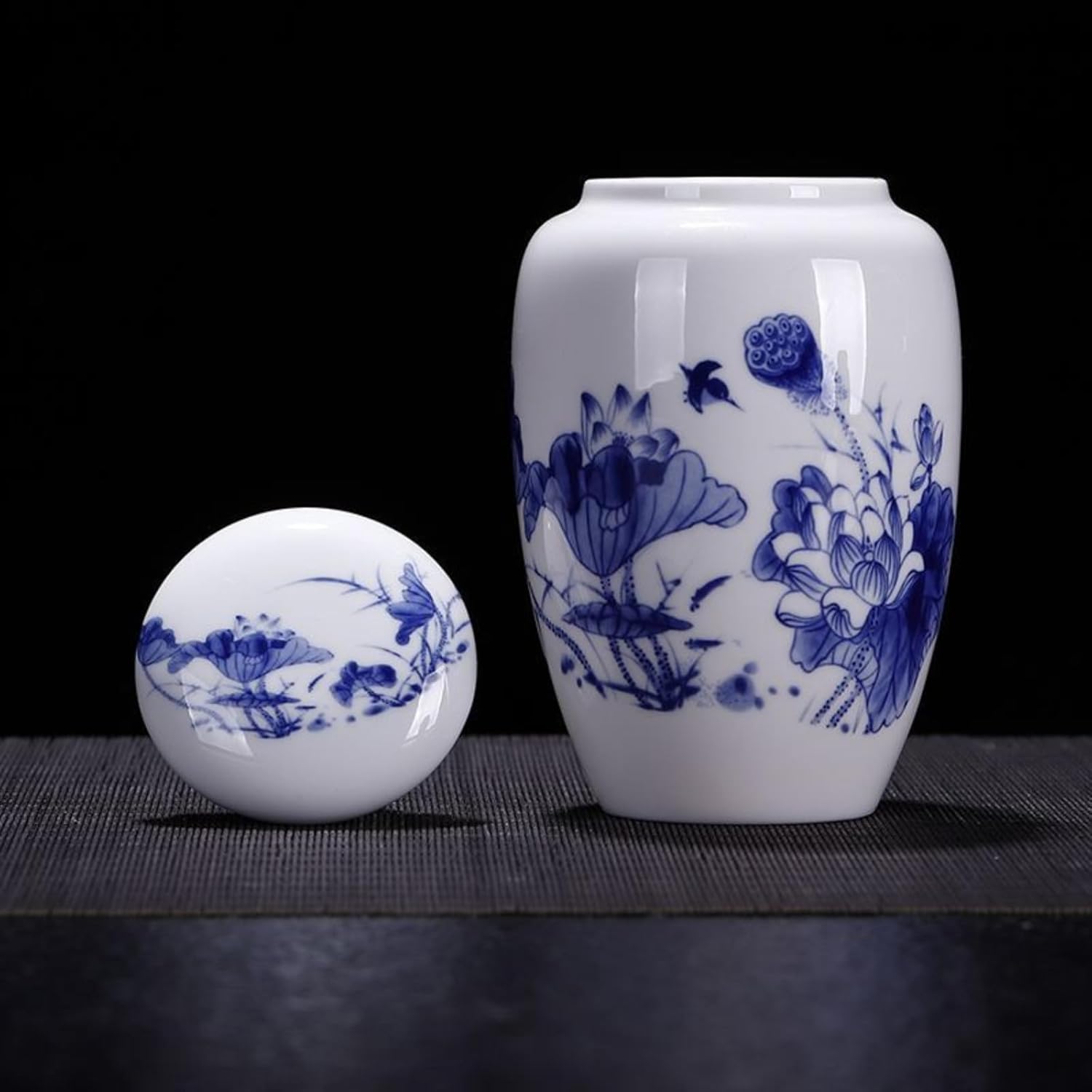 Blue and White Porcelain Ceramics Tea Canister, 600ml 20.4oz, Household Chinese Style Sealed Jar Sealed Storage Tank