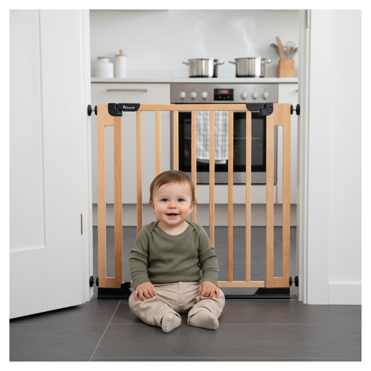 hauck Clear Step Easyclose Eco, Legno di Faggio - Cancelletto di Sicurezza Porte e Scale Interno per Bambini e Cani - Regolabile 75-80 cm con Viti Incluse - Alto 76 cm - Fissaggio Stabile con Fori