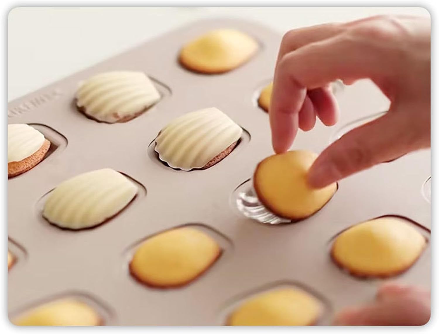 Food Grade Nonstick Shell Shape Madeleine Cake Mold 6/12 Cavity Oven Safe Carbon Steel Baking Tool Dessert Tray Pan Shell Shape Madeleine Pan