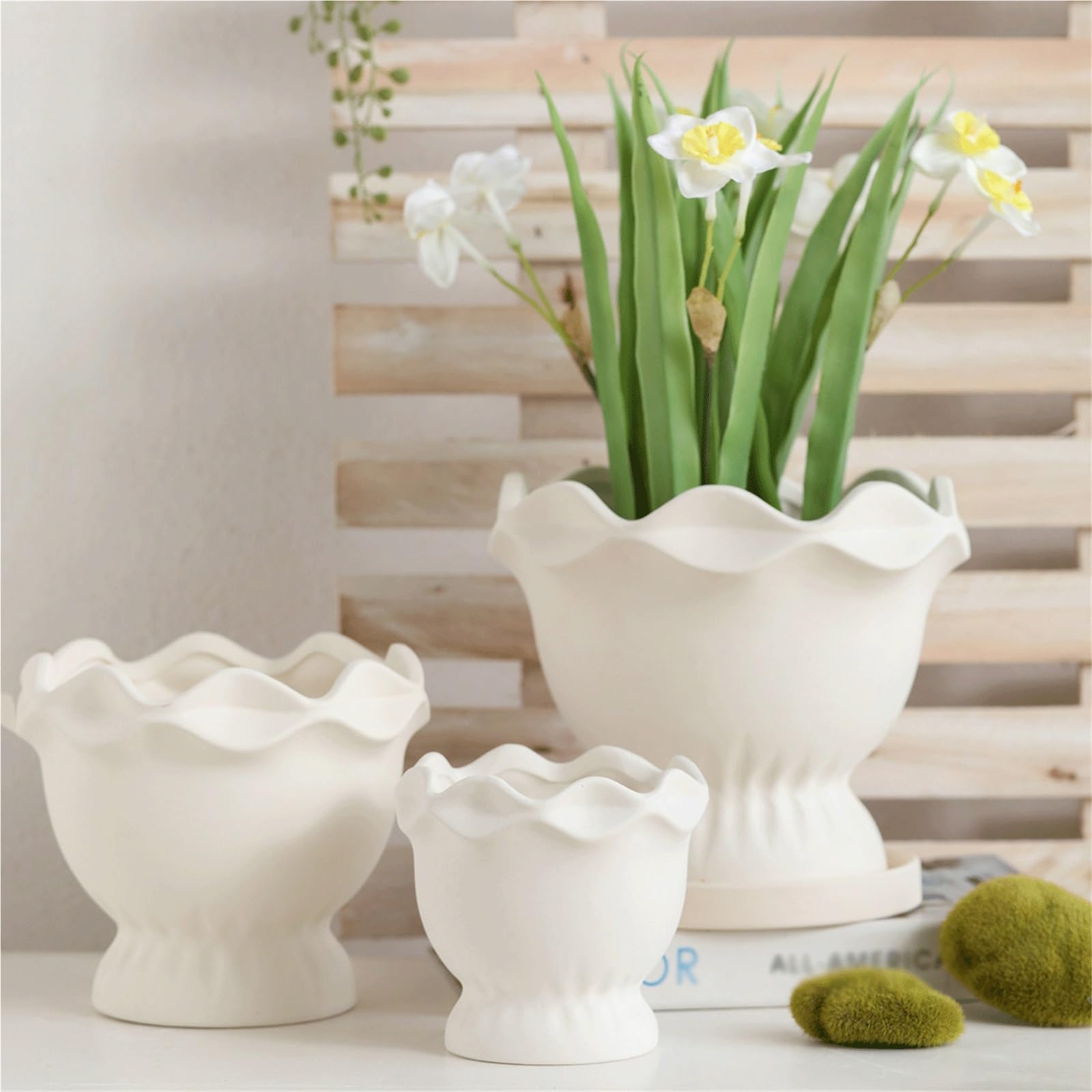 Doniczki ogrodowe Trofeum z reliefową kwiatową obwódką, zwykła ceramiczna doniczka, biała porcelana(Średni)
