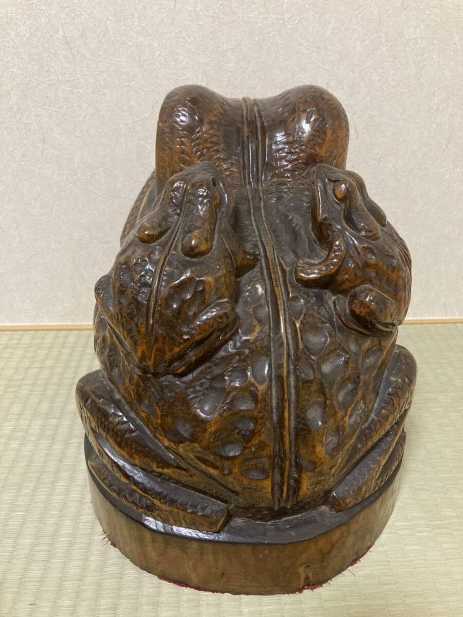 Amazon.co.jp: 古い親子蛙縁起置物木彫彫刻 303 : ホーム＆キッチン