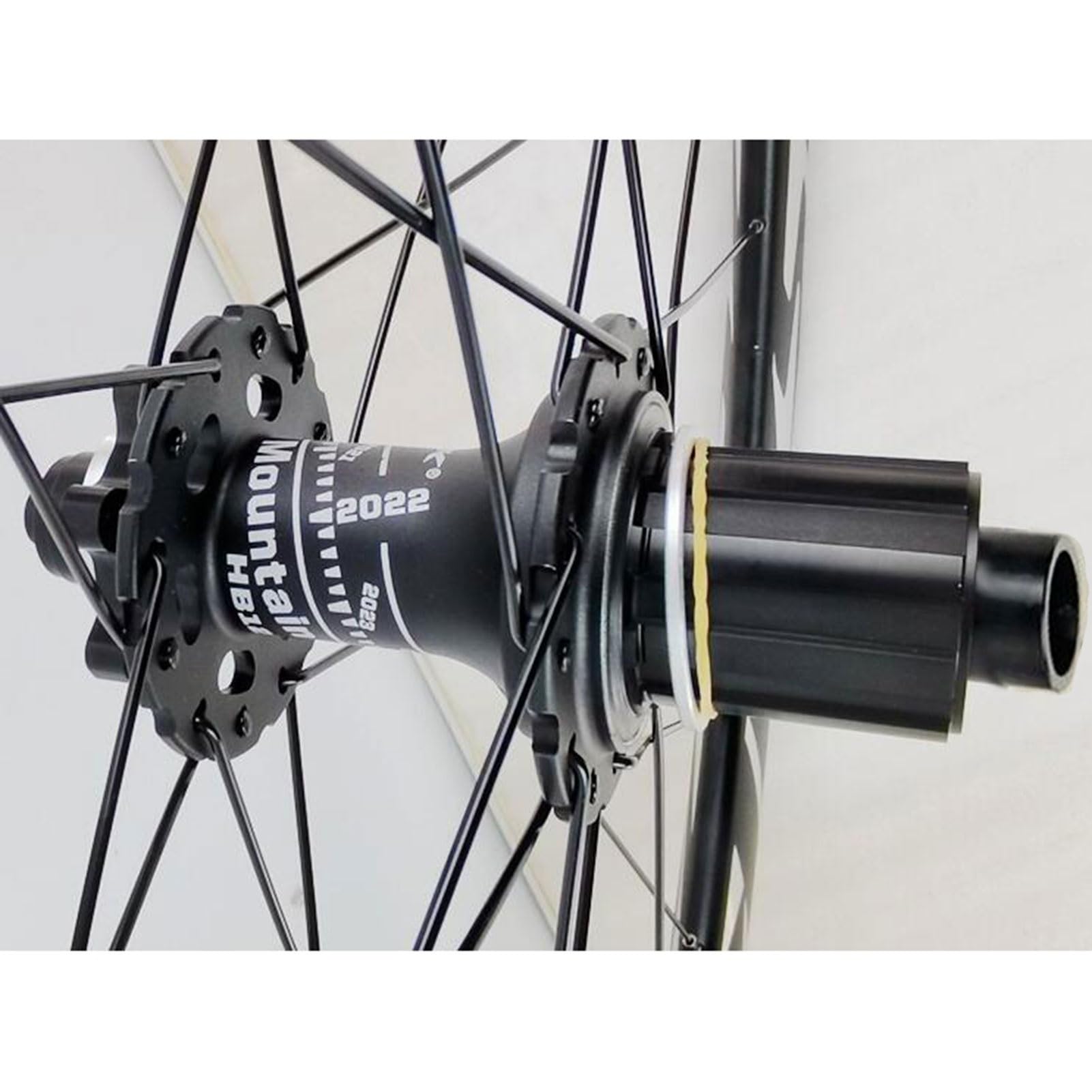 Zestaw kołowy rower ze stopu aluminium 700C koła do roweru szosowego, hamulec tarczowy zaślepka końcowa oś 24H szprychy przednie 2 tylne 4 łożyska do opon 700C* 23-45C koła szosowego (kolor: tytan
