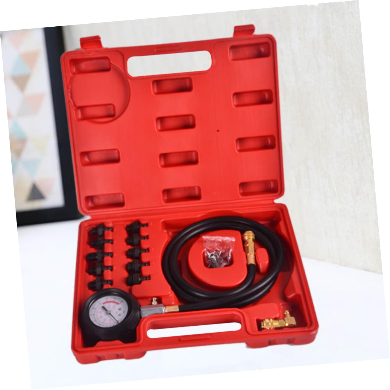 Manometro Pressione Olio Motore Auto, Kit Tester Rosso | Metallo e Plastica, Custodia Rigida Inclusa, Adattatore a 90 Gradi, Tubo e Raccordi per Motori Benzina