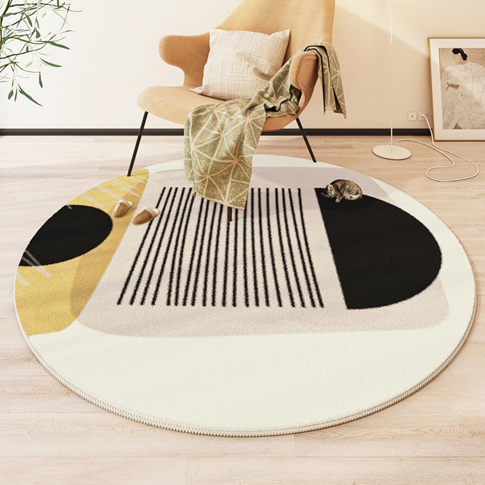 Chambre minimaliste chaleureuse avec le tapis abstrait moderne rond et moelleux