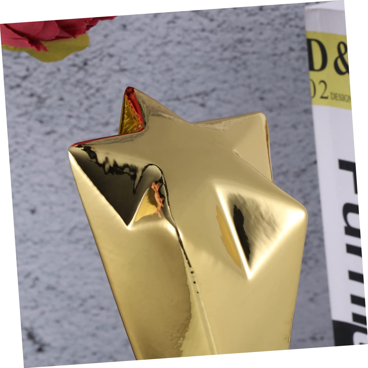Goldene Auszeichnungstrophäe aus Kunstharz mit Stern Design Kreative Partytrophäe als Spielpreis Belohnung für Sportbankette