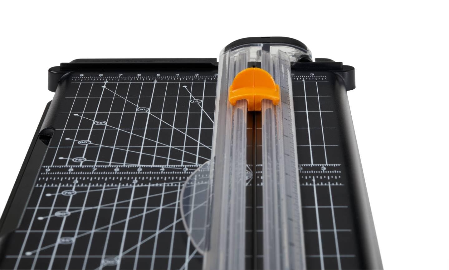 Fiskars Papierschneidemaschine, SureCut, A4-Hochformat, A3-Querformat, Mit Schnittlinienf├╝hrung, Recycelte Materialien, 1077984