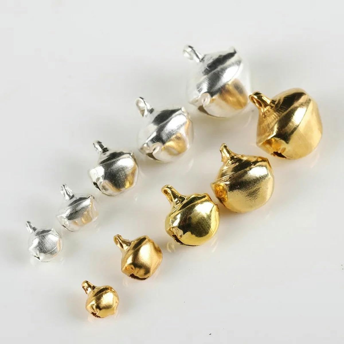 Cloches De Noël Avec Des Feuilles De Houx Et Des Baies Cloches De Main Illustration Vectorielle Dans Style Doodle 623474 1636