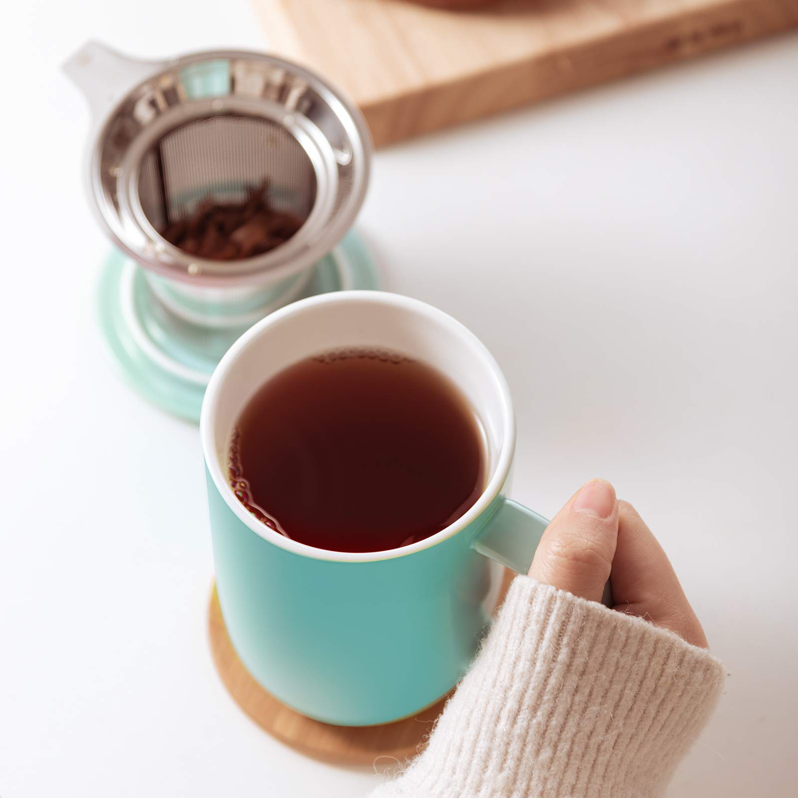 CEEFU Tazza da tè in porcellana con infusore e coperchio, tazza da tè con filtro e sottobicchiere, 473,6 ml, per tè, caffè, latte, donne, ufficio, casa, regalo (rosso