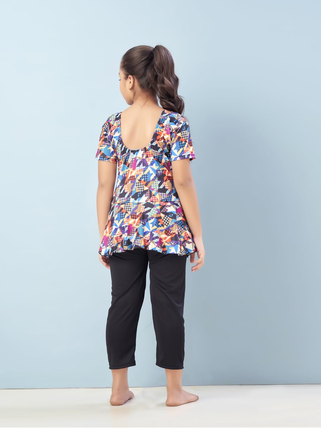 Aarika Traje de baño de una pieza para niñas, Multi-Negro-1, 6-7 Y