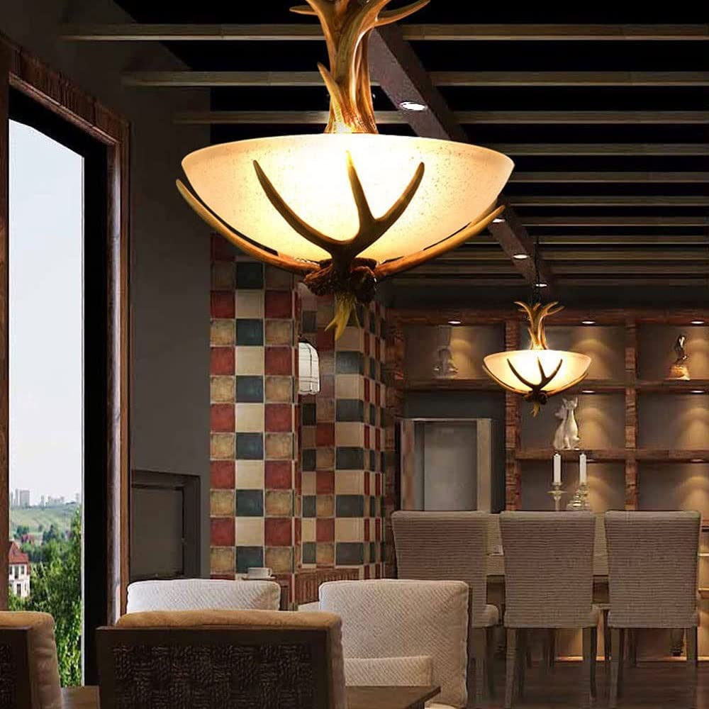 Żyrandole w stylu vintage z trzema lampami z poroża, wisząca lampa sufitowa z żywicy z kloszem z matowego szkła do domu wiejskiego, kuchni, baru, kawiarni, loftu, holu