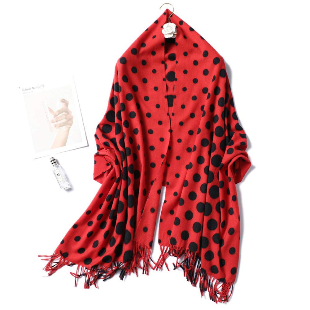 Foulards femme à pois pour rester élégante et au chaud pendant tout l'hiver