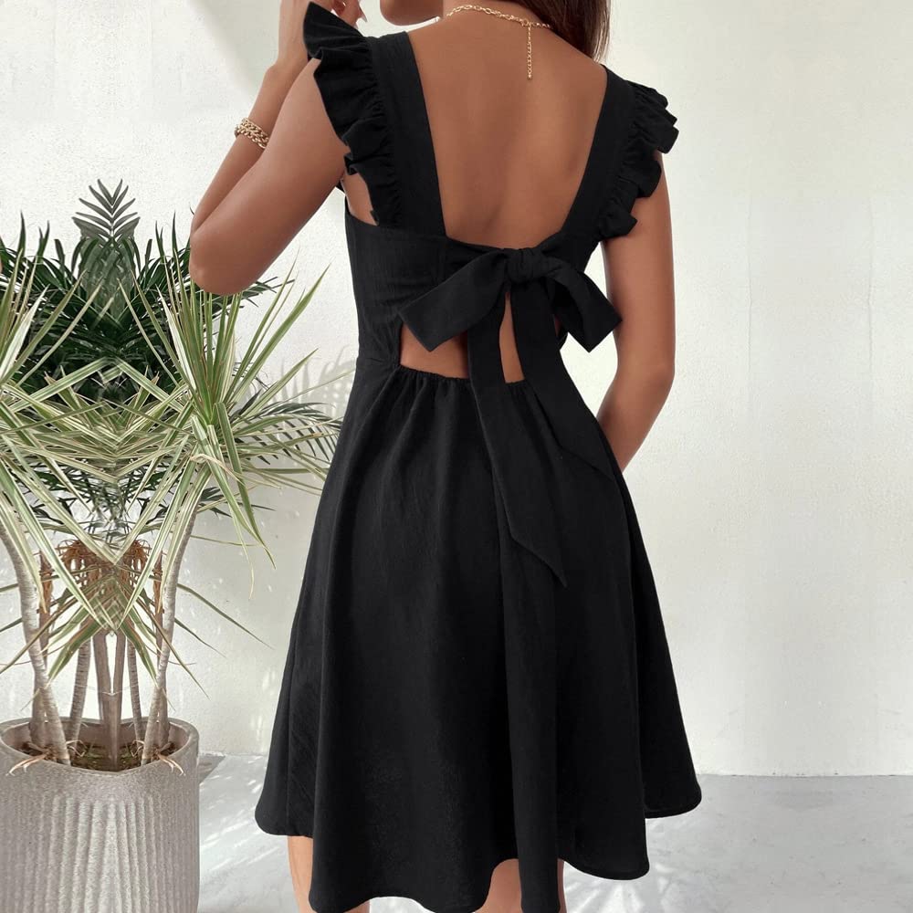 Mini Sommerkleid mit Rüschen, Trägern, A Linie, Eckigem Ausschnitt, Offenem Rücken und Schleife – EIN Leichtes, Fließendes Sommerkleid mit Hohem Bund für Den Strandurlaub.