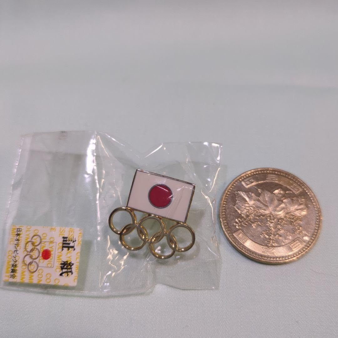 日本オリンピック委員会　バッジ　証紙付き　ゴールド Amazon.co.jp: 日本オリンピック委員会証紙付き公式バッジ関係者