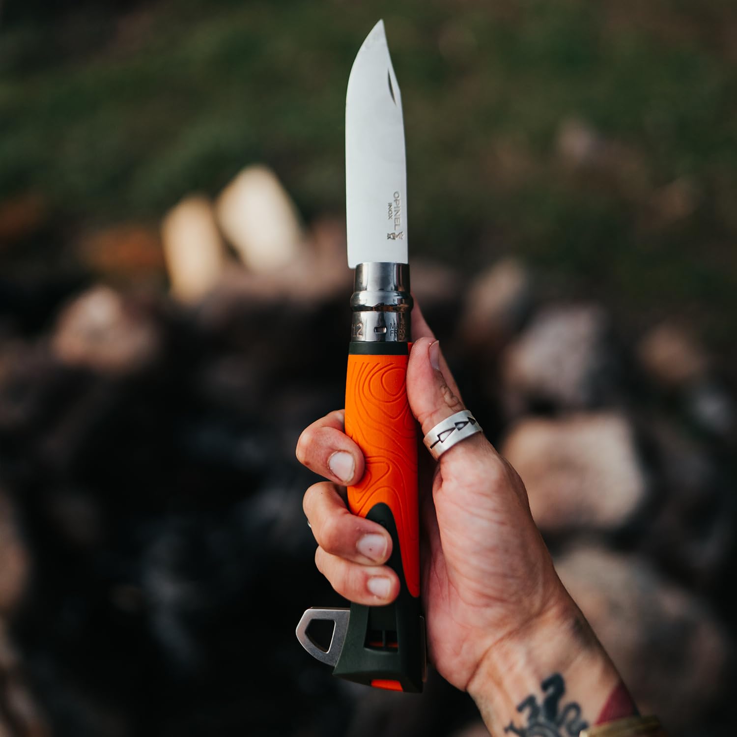 Opinel - N°12 Cuchillo Quitatizas Explore Naranja - Hoja de 10 cm de Acero Inoxidable, Mango de Polímero y Fibra de Vidrio, Silbato de 110dB, Alcance de 300m - Fabricación Francesa