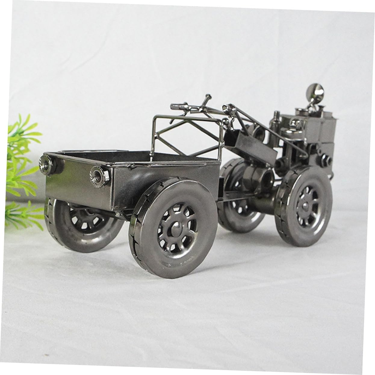 Vintage Metal Tractor Model Retro Iron Art Sculpture for Desktop Decor Creative Ornament Movable Bucket for Farmhouse Enthusiasts