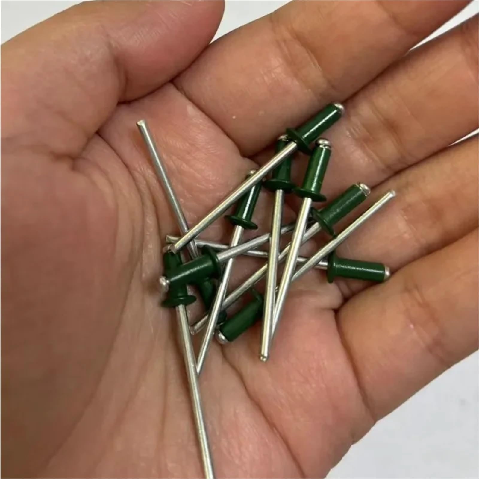 500 remaches ciegos verdes de aluminio de acero con cabeza de cúpula de