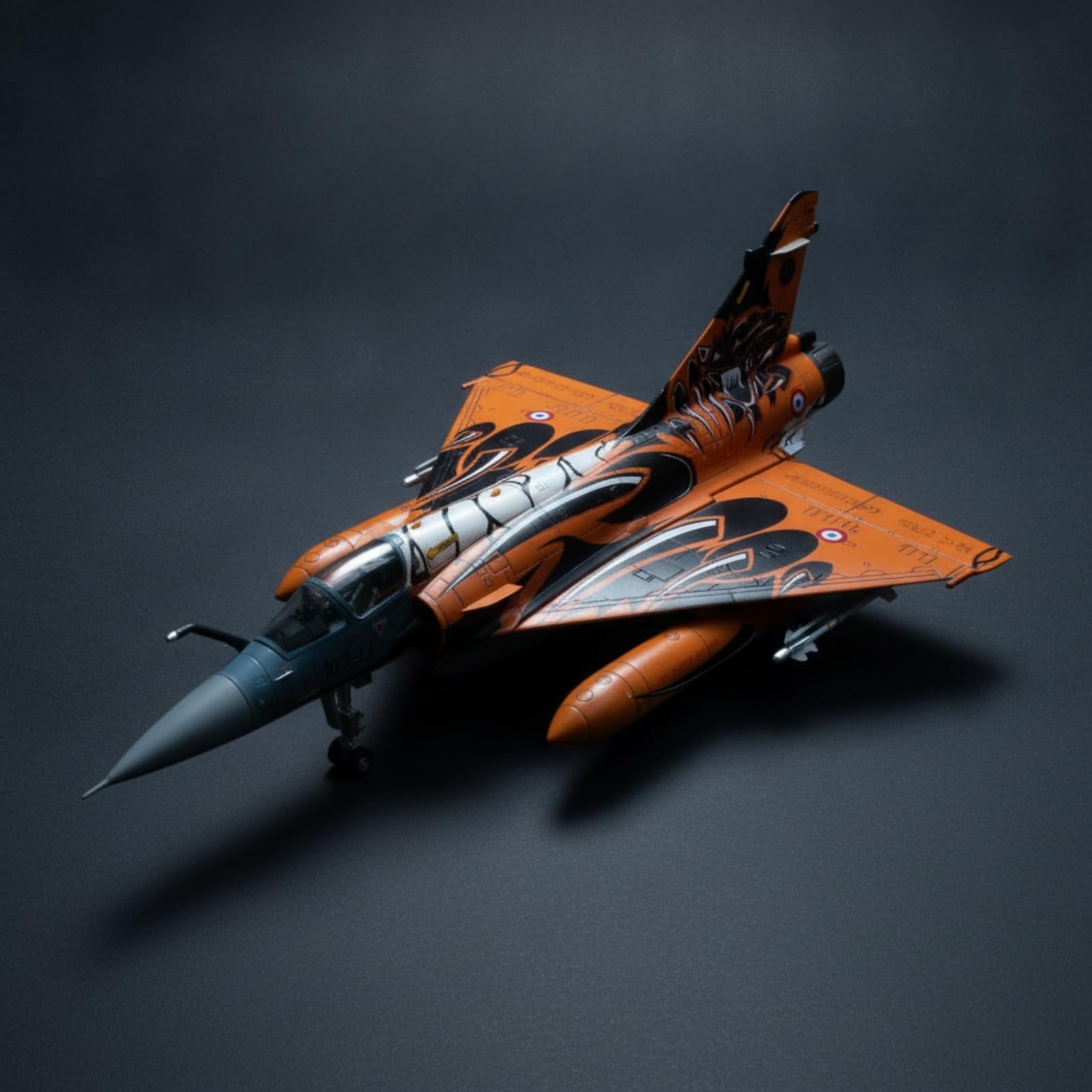 Almencla Réplica de Avión de Aleación 2000C Maqueta de Exhibición Cuerpo de Metal Transparente Detallado Tren de Aterrizaje Fijo Adecuada para Coleccionistas Vitrina Oficina Decoración del Hogar
