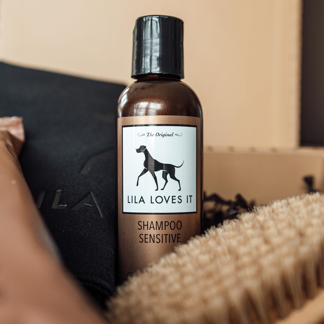LILA LOVES IT Shampoo Sensitive for Dogs - Dog Shampoo with Aloe Vera, Almond Oil, Calendula and Camomile, moisturizing, Soothing and Gentle, 250 ml