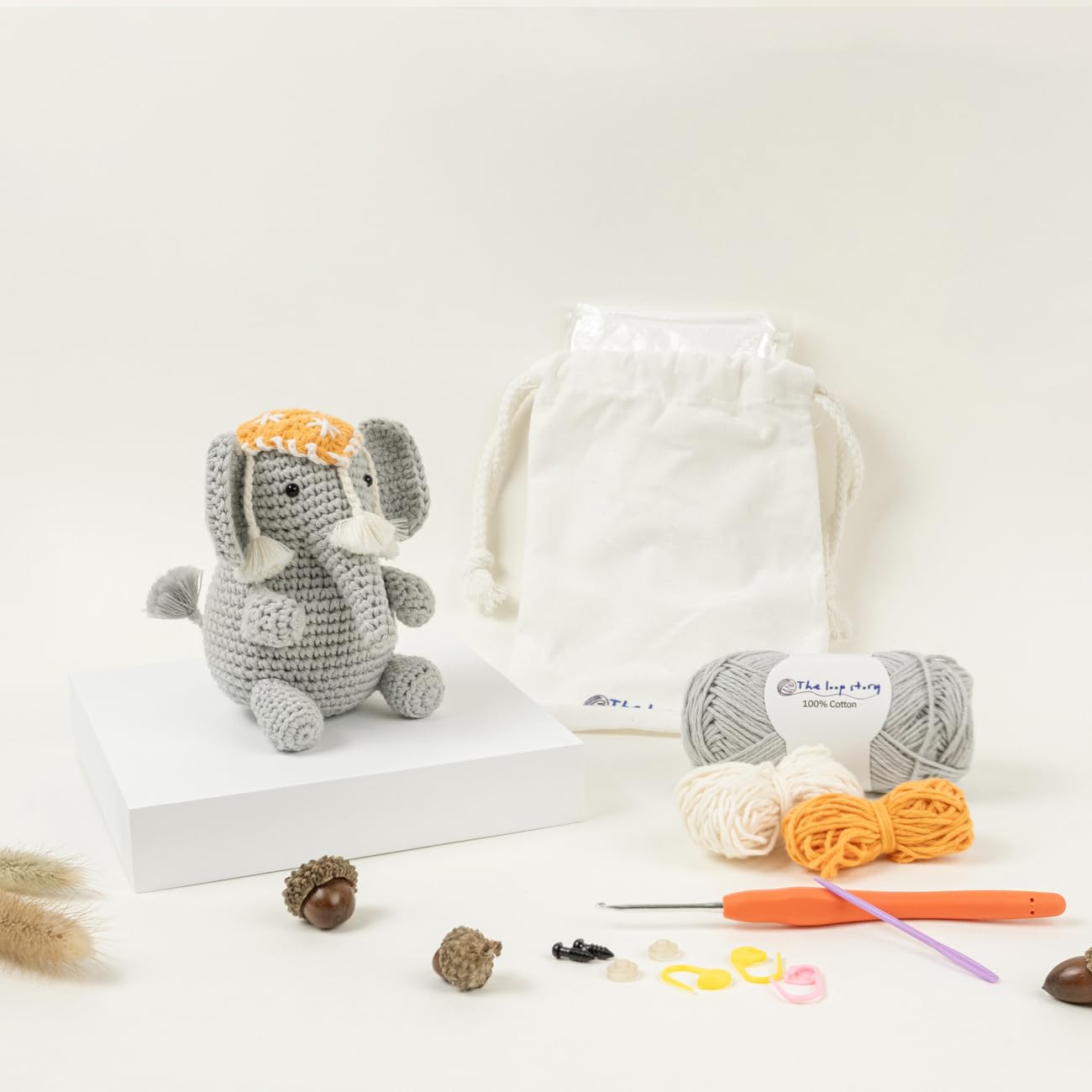 The loop story Häkelset Tiere Elephant Crochet kit mit Video-Kurs (Schritt für Schritt auf Englisch) – Häkel set für Anfänger & fortgeschrittene Erwachsene – mit Garn, Häkelnadel & Zubehör