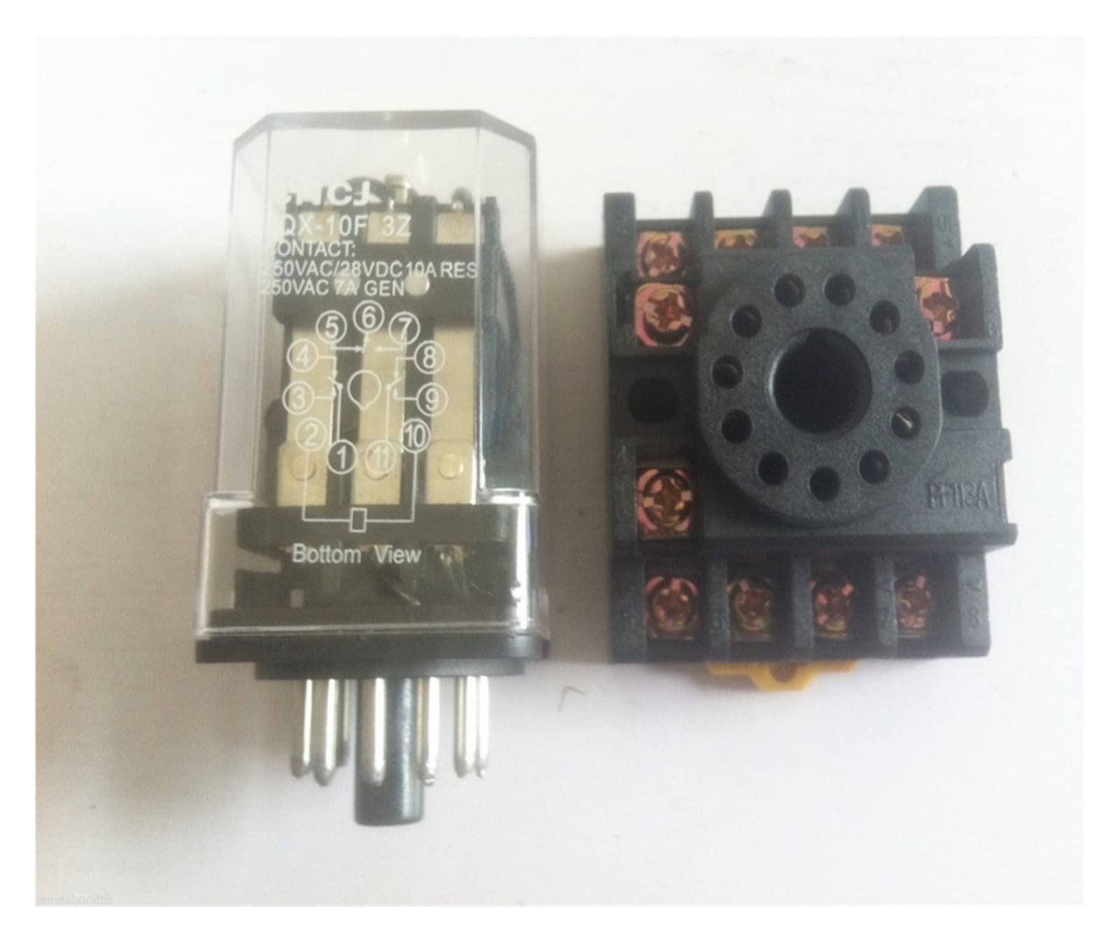 Relais électromagnétique 10F 3Z 10A 220V AC 11 broches avec son socle de prise rail DIN