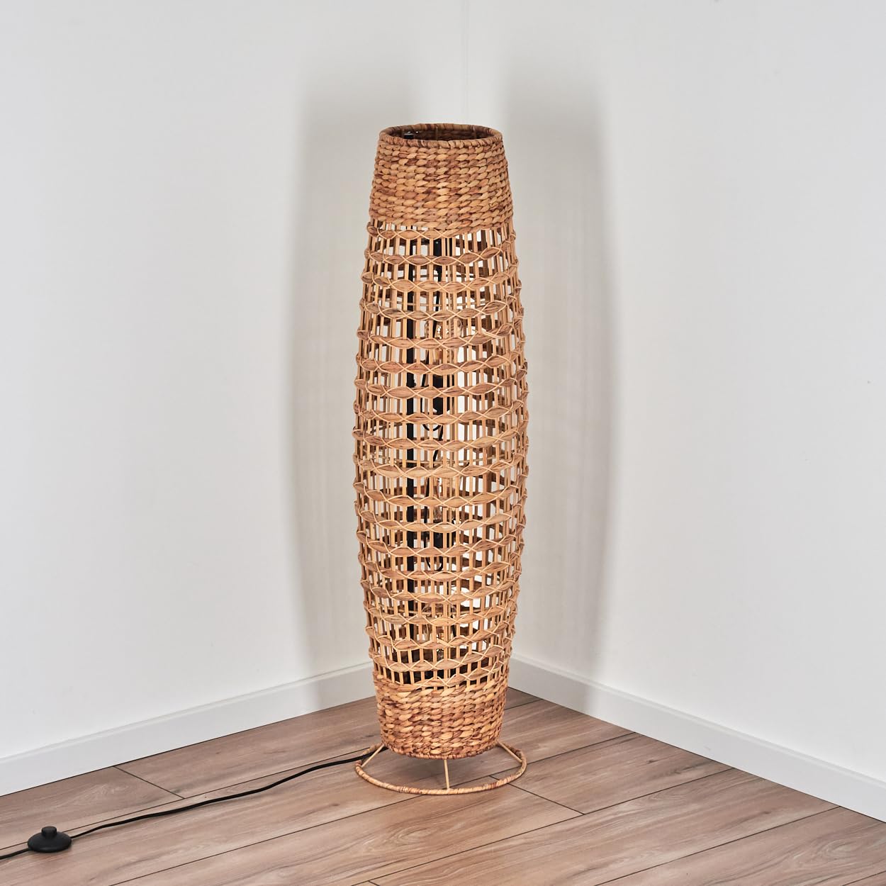 HOFSTEIN Stehleuchte Cardeira, Bast Natur, skandinavisches Design | Boho-Style, Lichteffekt, E27 Fassung, Höhe 111 cm, Fußschalter