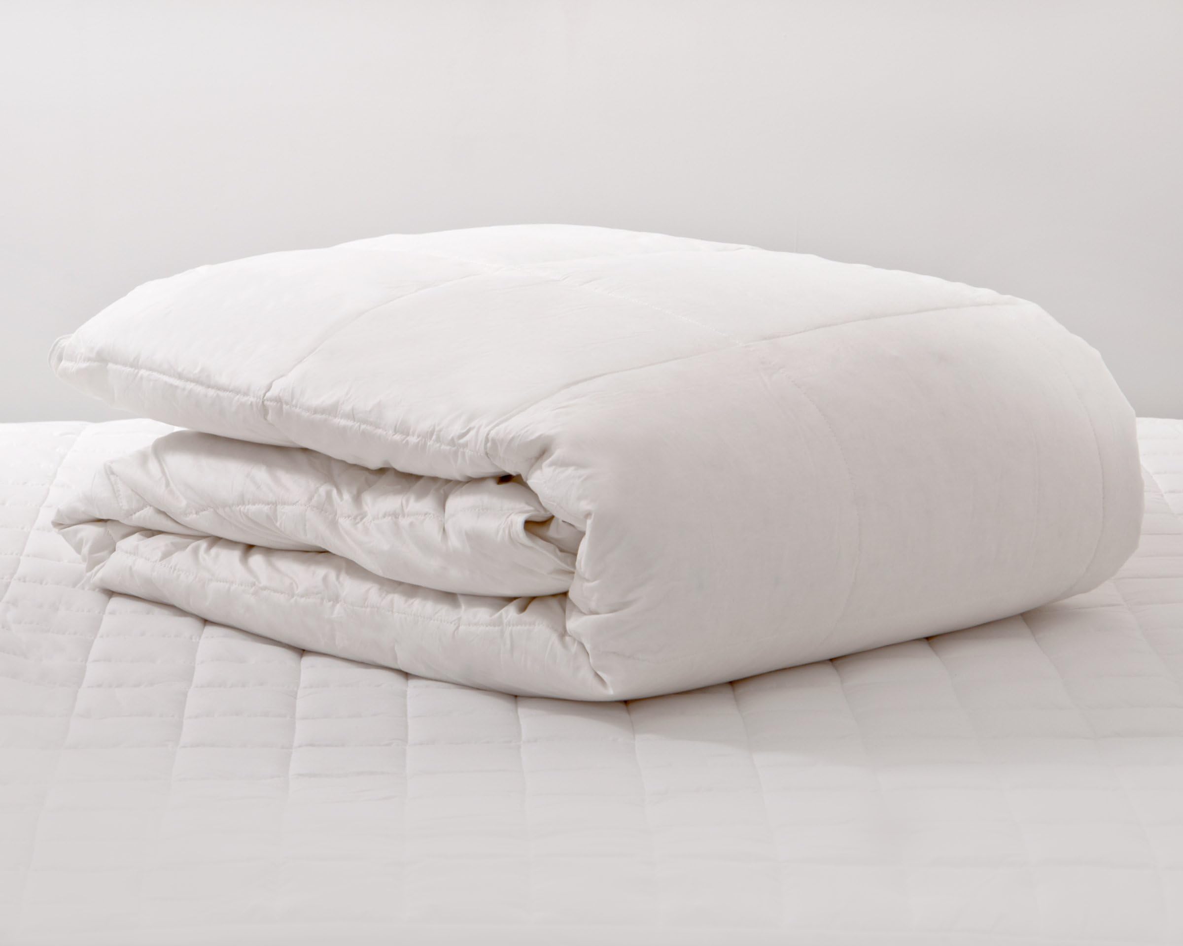 Lancashire Bedding 2 Tog Microfibre Duvet- Breathable, Anti Allergenic, Lightweight Quilt (Double; 200 X 200cm; 78” X 78”)