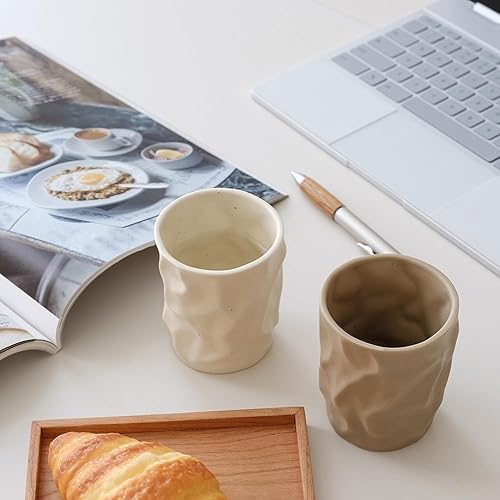 Miniatura 3 de WENSHUO Juego de 4 vasos irregulares con forma de papel arrugado, tazas reutilizables de cerámica, 8 onzas