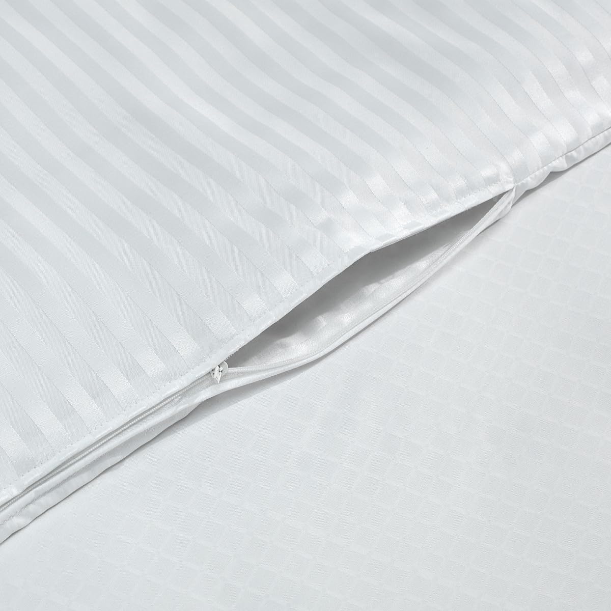 Funda Nórdica Hotel Tejido Satén Cutí con Cojines Color Blanco Talla 280x240 cm - Dhestia Home