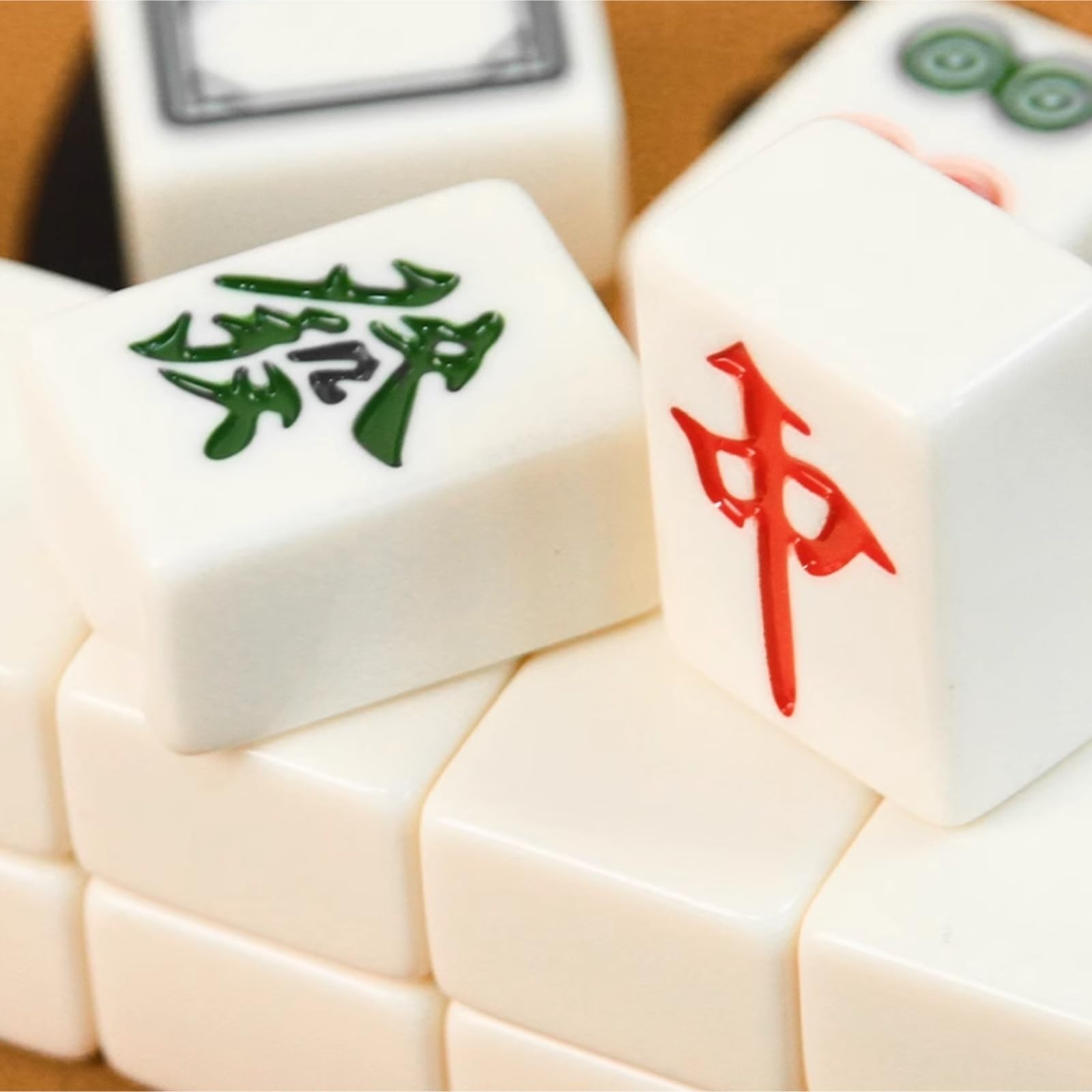 Mahjong Set mit 144 gravierten Spielsteinen, klassisches tragbares Reisespiel für Familie und Freizeit