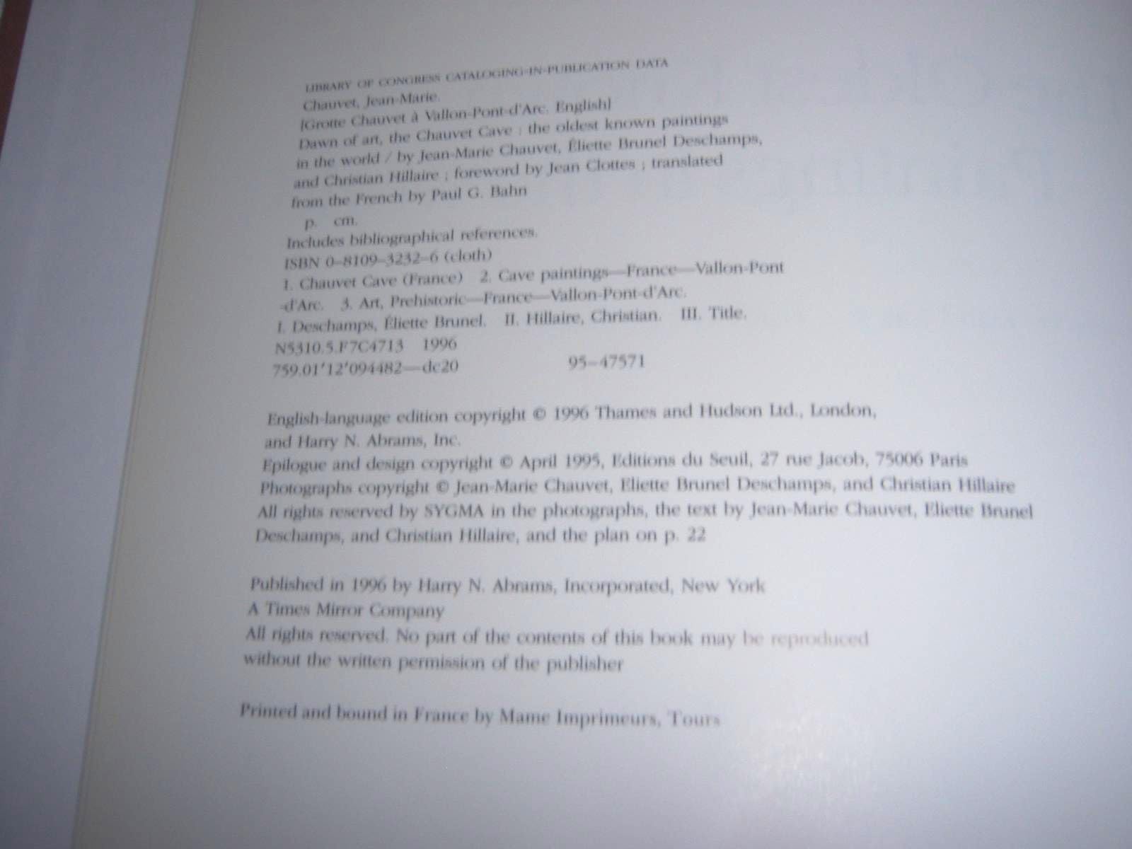 Dawn of Art: The Chauvet Cave: The Oldest Known Paintings in the World Jean-Marie Chauvet; Eliette Brunel Deschamps and Christian Hillaire - PT04