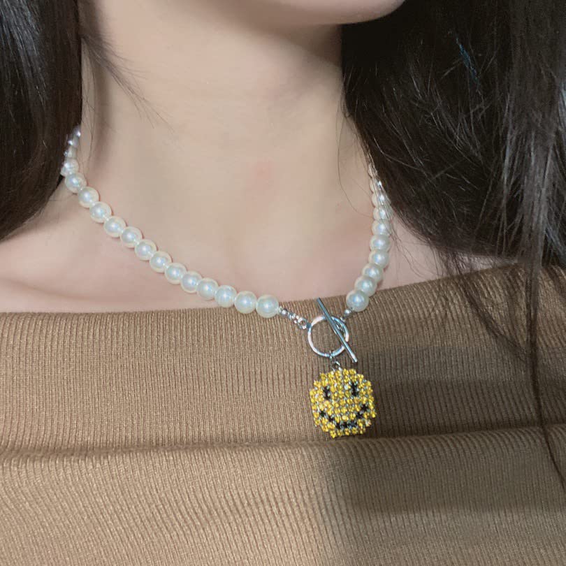 LecAit Pearl Necklaces for women Smiley Face Pearl Necklaces Face Pendant Necklace for Women Y2k Fashion Cute Smiley Toggle Pearls Necklace