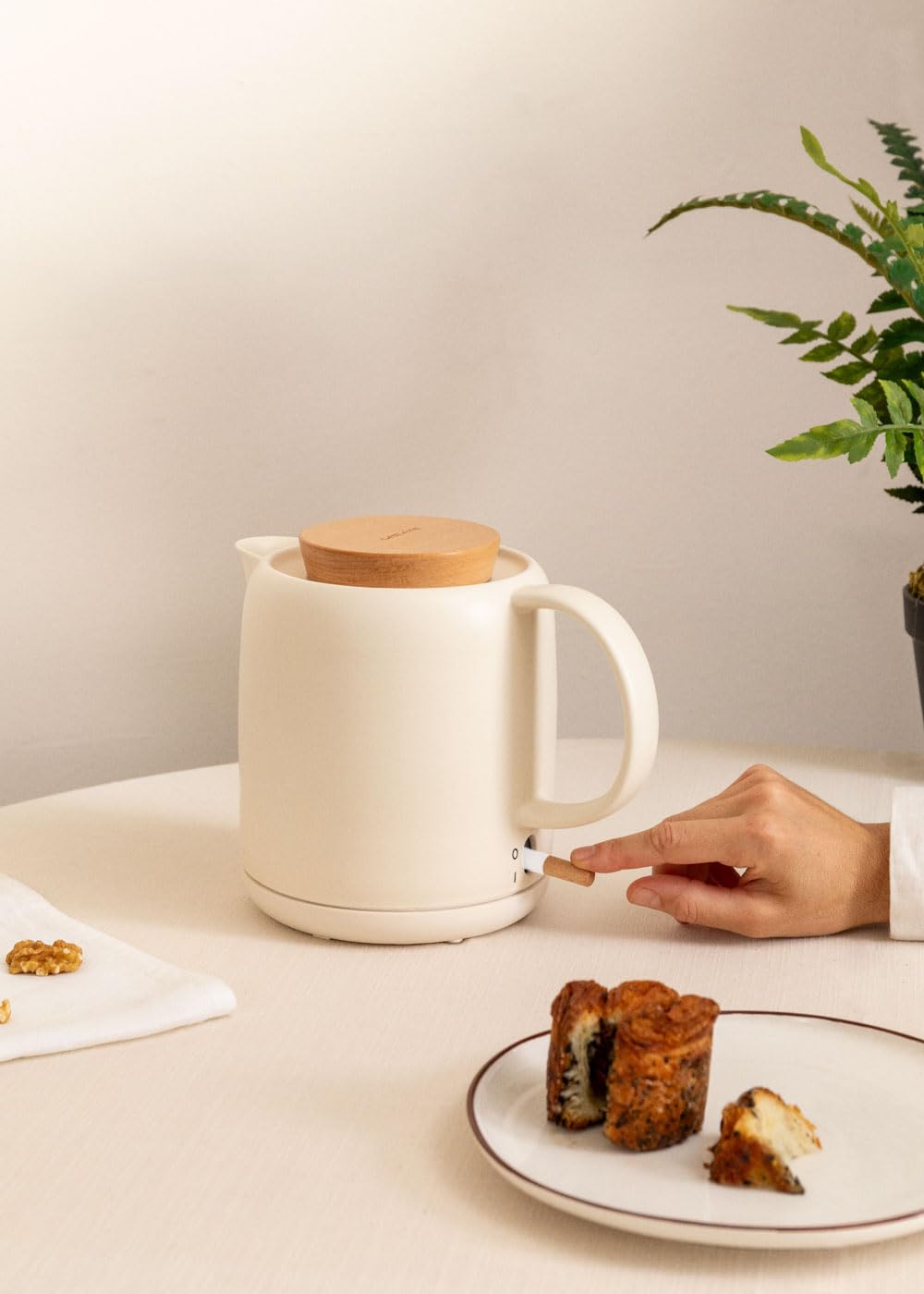 CREATE/KETTLE CERAMIC/Bollitore elettrico in ceramica bianco sporco/Corpo in ceramica, riscalda in 5 minuti, capacità di 1L, sistema di autospegnimento, 1200W